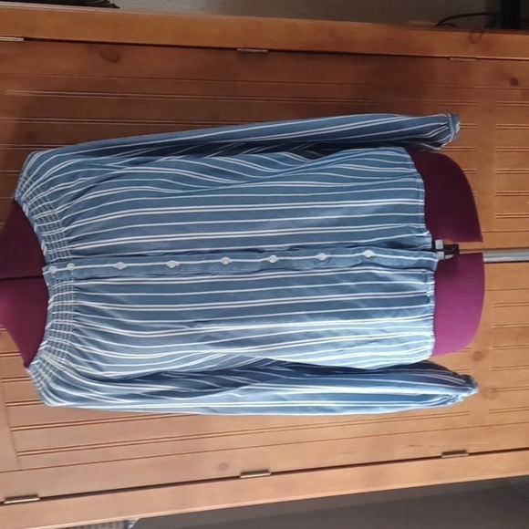 DIP Button Down 100% Rayon Blouse - Picture 1 of 9